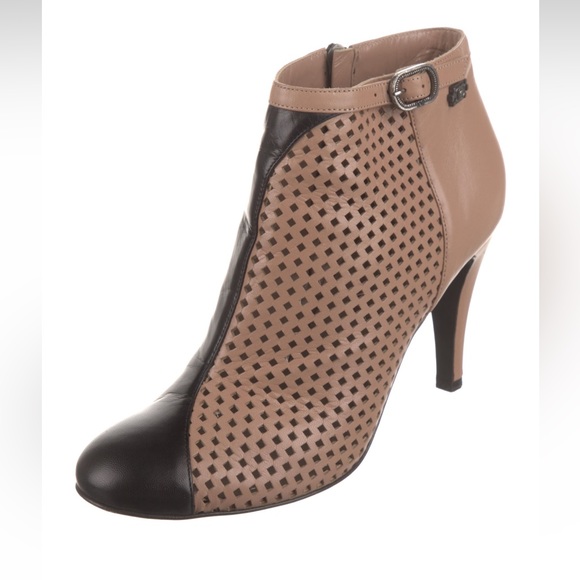 CHANEL Ankle Boots - black & tan lamb skin - Picture 7 of 7